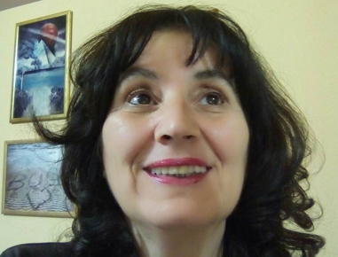 Glavobolje koje sam imala od svoje 26. godine, zbog kojih sam patila nebrojene dane i noći, nestale su nakon nameštanja atlasa koje mi je uradio doktor Oljača. Zamagljenost desnog oka, na koje sam slabo videla, nestalo je neposredno nakon tretmana, a čulo mirisa se vratilo iako ga nisam imala. Prezadovoljna sam učinkom metode nameštanja atlas pršeljna i radosna. 